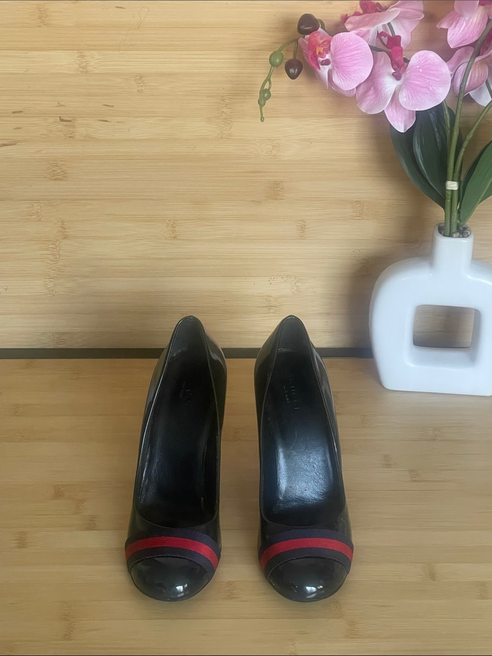 Gucci Quentin Navy Blue Leather Heels with Red and Navy Stripe Accent